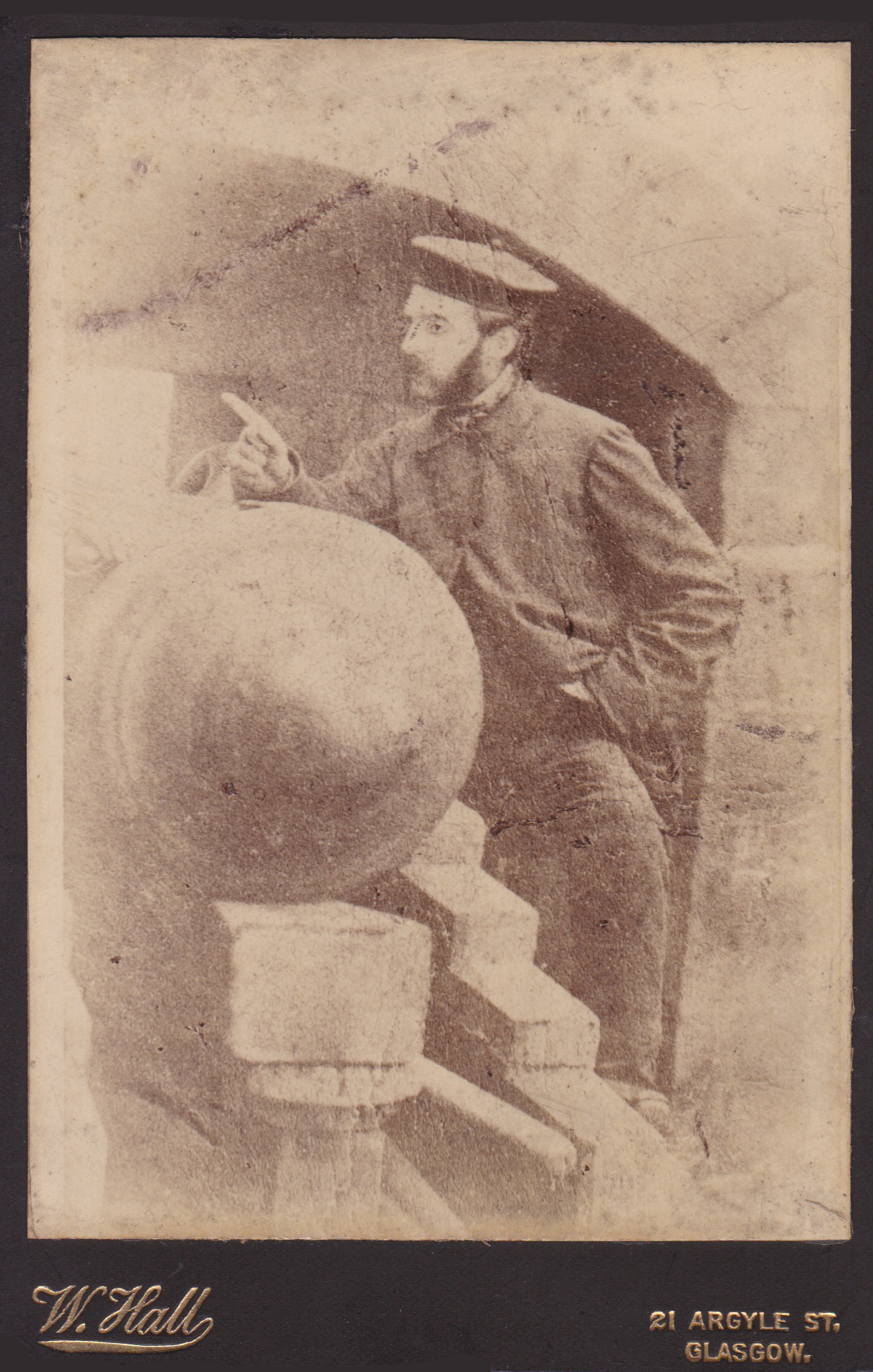 Lieutenant James Findlay with Mons Meg